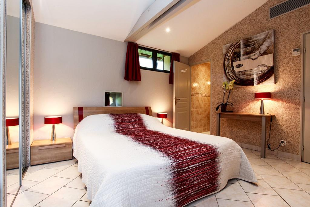 Chambres D'Hotes Les Peyrouses 사흘라 라 카네다 외부 사진
